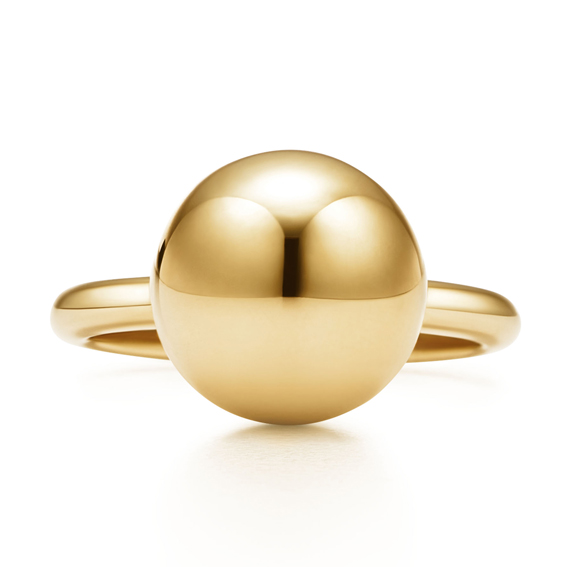 Tiffany Hard Wear系列,12mm球形18K金戒指,44,000元。
